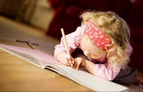 Kinderen leren lezen en schrijven volgens Montessori