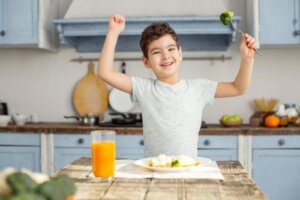 De 3 voedingsstoffen die in de voeding van kinderen aanwezig moeten zijn