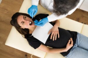85% van de zwangere vrouwen lijdt aan mondproblemen