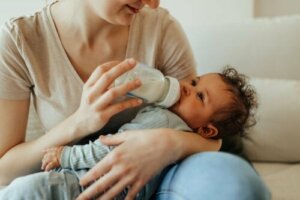 Plastic of glazen babyflessen: welke moet je kiezen?