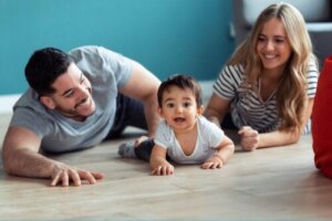 Is het erg als een baby niet kruipt?