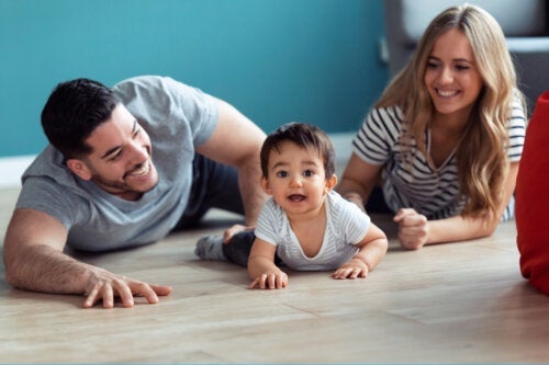 Is het erg als een baby niet kruipt?