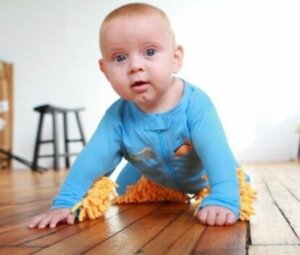 Ontdek 7 spelletjes om het kruipen van je baby te stimuleren