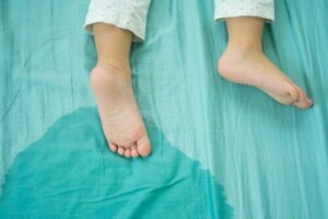 Waarom plassen kinderen in bed volgens de psychologie?