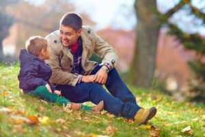 Hoe te handelen als een kind een van zijn ouders afwijst?