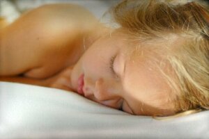 Tips om je kind te helpen ophouden met 's nachts te plassen