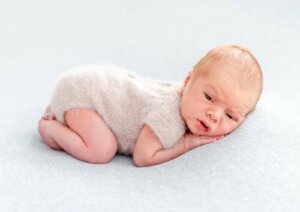 De kikkerhouding: waarom is het belangrijk voor baby's?