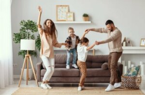 15 Leuke uitdagingen om thuis met kinderen te doen