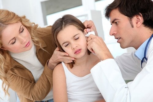 Jeukende oren bij kinderen: oorzaken en behandeling