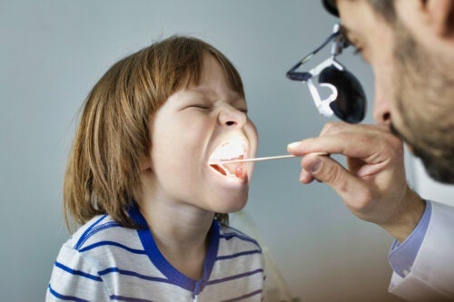 Tonsillolieten bij kinderen: symptomen en behandelingen