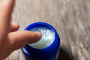 Vicks Vaporub®: kinderartsen raden het niet aan voor kinderen
