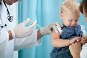 9 Sleutels om je kind gerust te stellen tijdens een injectie