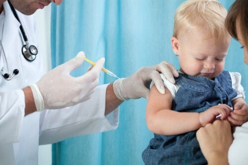 9 Sleutels om je kind gerust te stellen tijdens een injectie