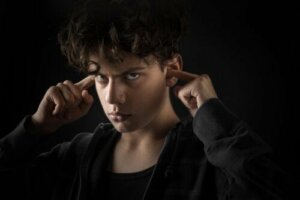 4 Factoren die tot opstandig gedrag bij tieners leiden