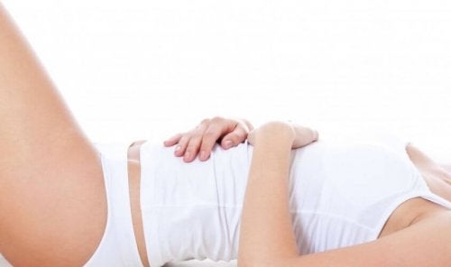 Het verschil tussen menstruatie en een innestelingsbloeding