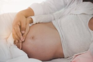 Een harde buik tijdens de zwangerschap: waarom komt het voor?