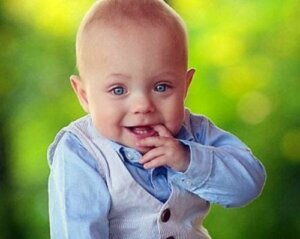 Enkele grappige eigenaardigheden die baby's hebben