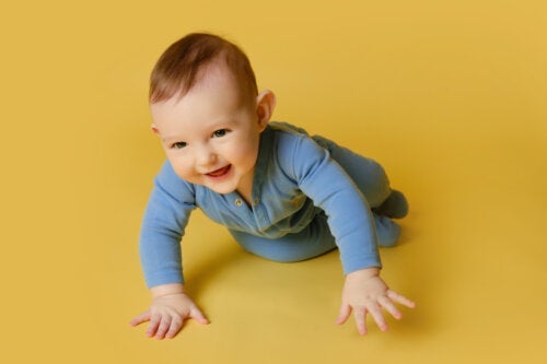 Wat is de juiste kleding voor een kruipende baby?