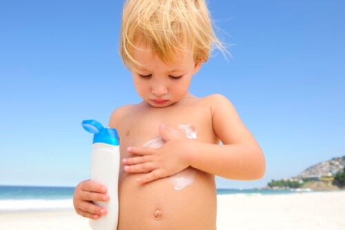 Veelgemaakte fouten bij het insmeren van kinderen met zonnebrandcrème