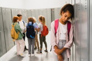 Kinderen die anderen buitensluiten: hoe te handelen?