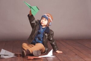Hoe maak je papieren vliegtuigjes met kinderen?