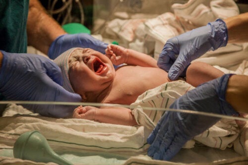 De eerste huil van een baby: wat je moet weten