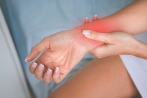 Tintelende handen tijdens de zwangerschap: oorzaken en wat te doen