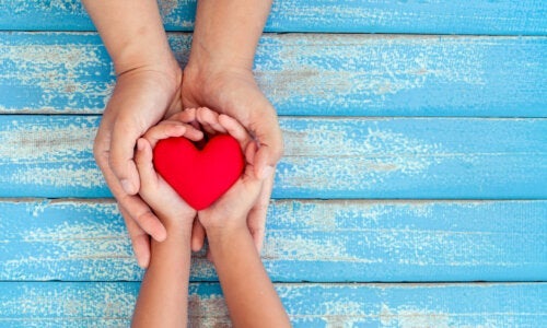 Hoe kun je kinderen de waarde van liefde bijbrengen?