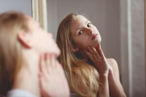 Waarom beging de puberteit steeds vroeger?