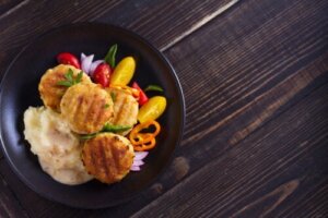 Aardappel en tonijn viskoekjes: ideaal voor het avondeten van je kinderen