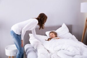 Moeilijk wakker worden: hoe je je kind wakker kunt maken