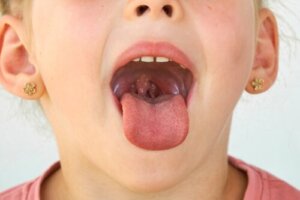 Hoe speeksel het gebit van kinderen beïnvloedt