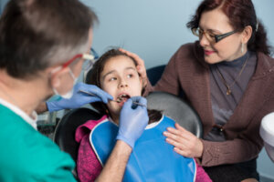5 Veel voorkomende fouten die tot tandbederf bij kinderen kunnen leiden