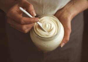 Is het veilig om mayonaise tijdens de zwangerschap te eten?