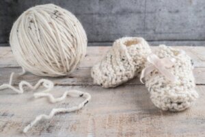Welk garen is het beste voor het breien van babykleertjes?