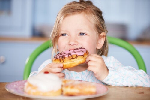 Hoe de suikerconsumptie in het dieet van kinderen te verminderen?