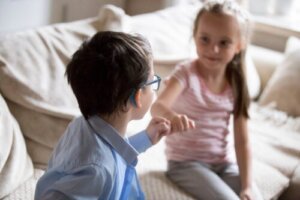 De 5 talen om je te verontschuldigen: hoe eraan te werken met je kinderen