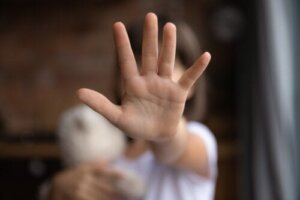 Seksueel misbruik onder leeftijdsgenoten: wat doe je eraan?