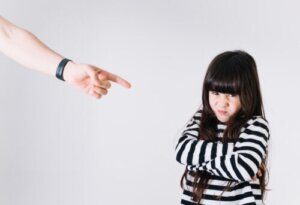 Kleptomanie bij kinderen: wat het is en hoe het te behandelen