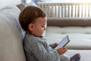 Op welke leeftijd kunnen kinderen beginnen met beeldschermen?