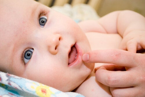 8 tips om het mondje van je baby te verzorgen