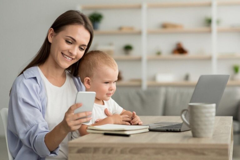 Van zakelijke gesprekken tot babygesprekken: strategieën voor thuiswerkende ouders