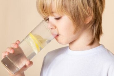 Is gearomatiseerd water gezond voor kinderen?