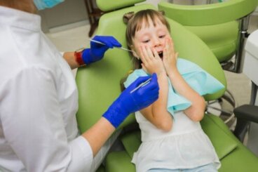 Genetica en gaatjes bij je kind: is er een verband?