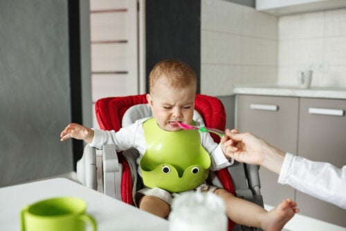 9 voedingsmiddelen die je je baby van 6 maanden niet moet geven