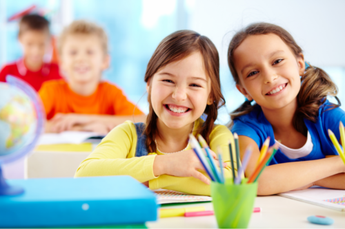Ontdek hoe je kind het doet op school zonder direct te zijn