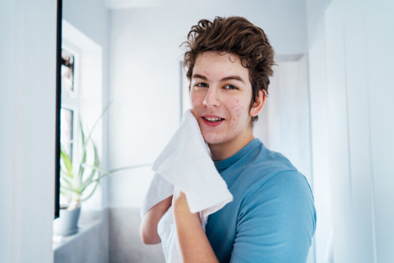 Gezichtshygiëne voor tieners: tips voor een gezonde huid