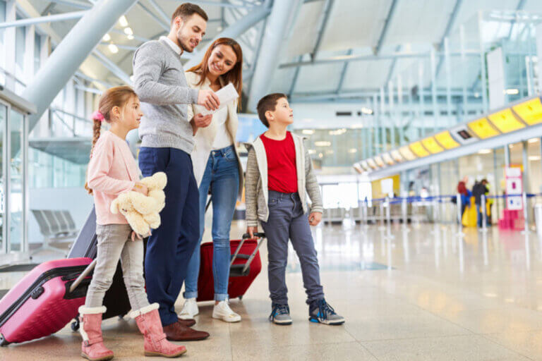 Vertraagde vlucht met kinderen: een gids om kalm te blijven